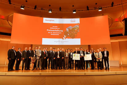  Gruppenfoto der Gewinner beim internationalen 15. eGovernment Wettbewerb 2016. Sachsen wurde vertreten durch Herrn Bürgermeister Arno Jesse (Stadt Brandis), Herrn Abteilungsleiter Peter Sondermann (SMI) und Herrn Referatsleiter Tobias Frick (SMI).