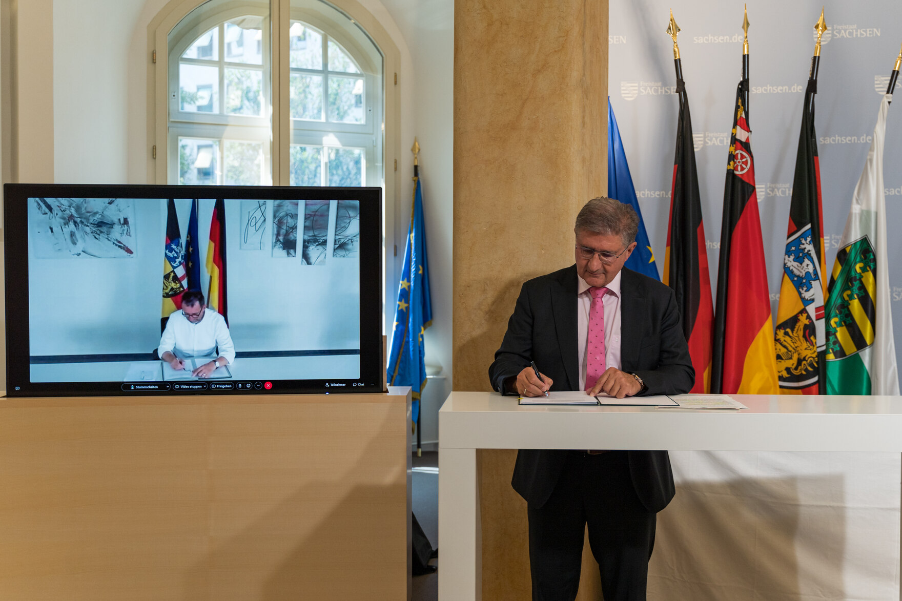 Staatssekretär Popp unterzeichnet virtuell die Kooperationsvereinbarung zur Online-Wache