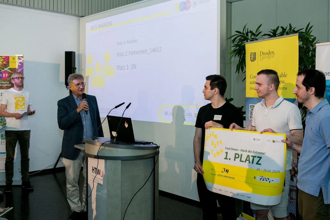 Verleihung des 1. Preises beim Open Data Camp 2024