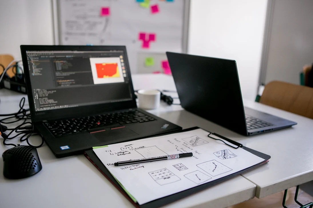Arbeitsplatz mit Notebook beim Open Data Camp 2024