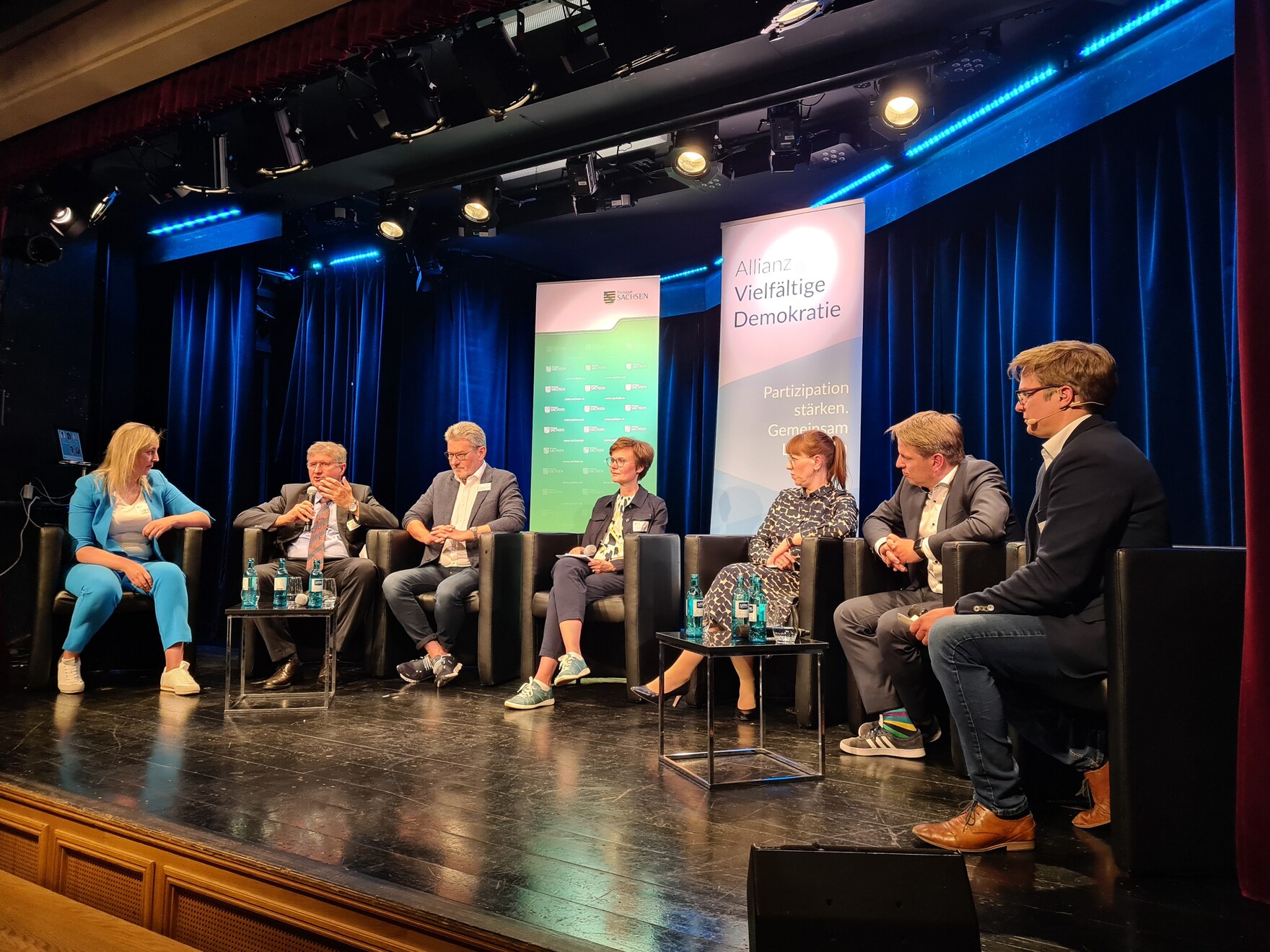 Podiumsdiskussion bei der Veranstaltung "Brücken bauen - Mehr Dialog in Krisenzeiten"