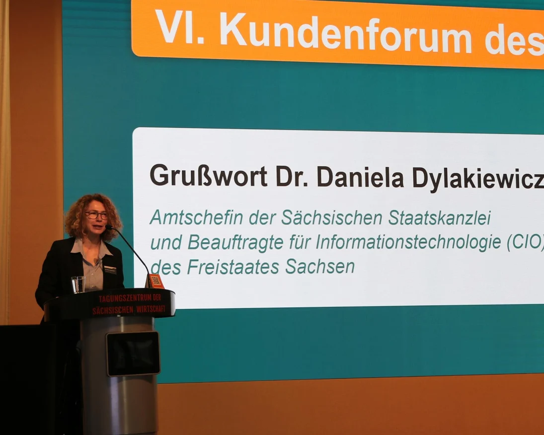 CIOin Dr. Daniela Dylakiewicz spricht Grußwort zum 6. SID Kundenforum