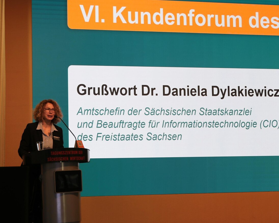 CIOin Dr. Daniela Dylakiewicz spricht Grußwort zum 6. SID Kundenforum